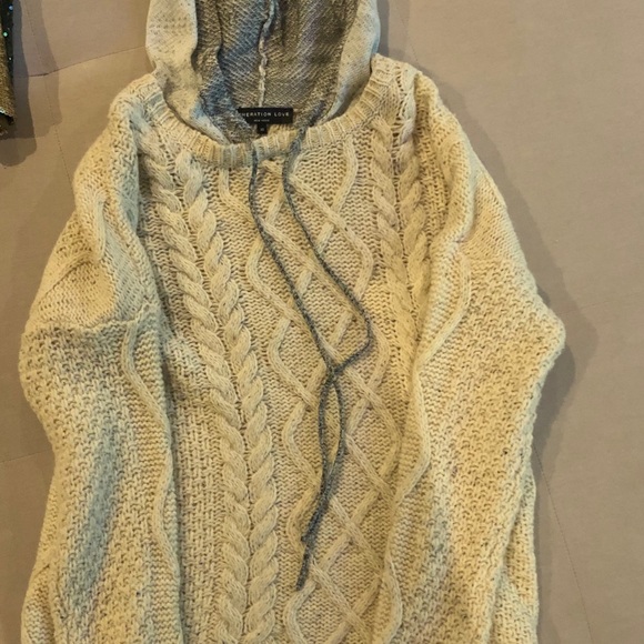 Cream knit sweater with hood, never worn. - Picture 5 of 8